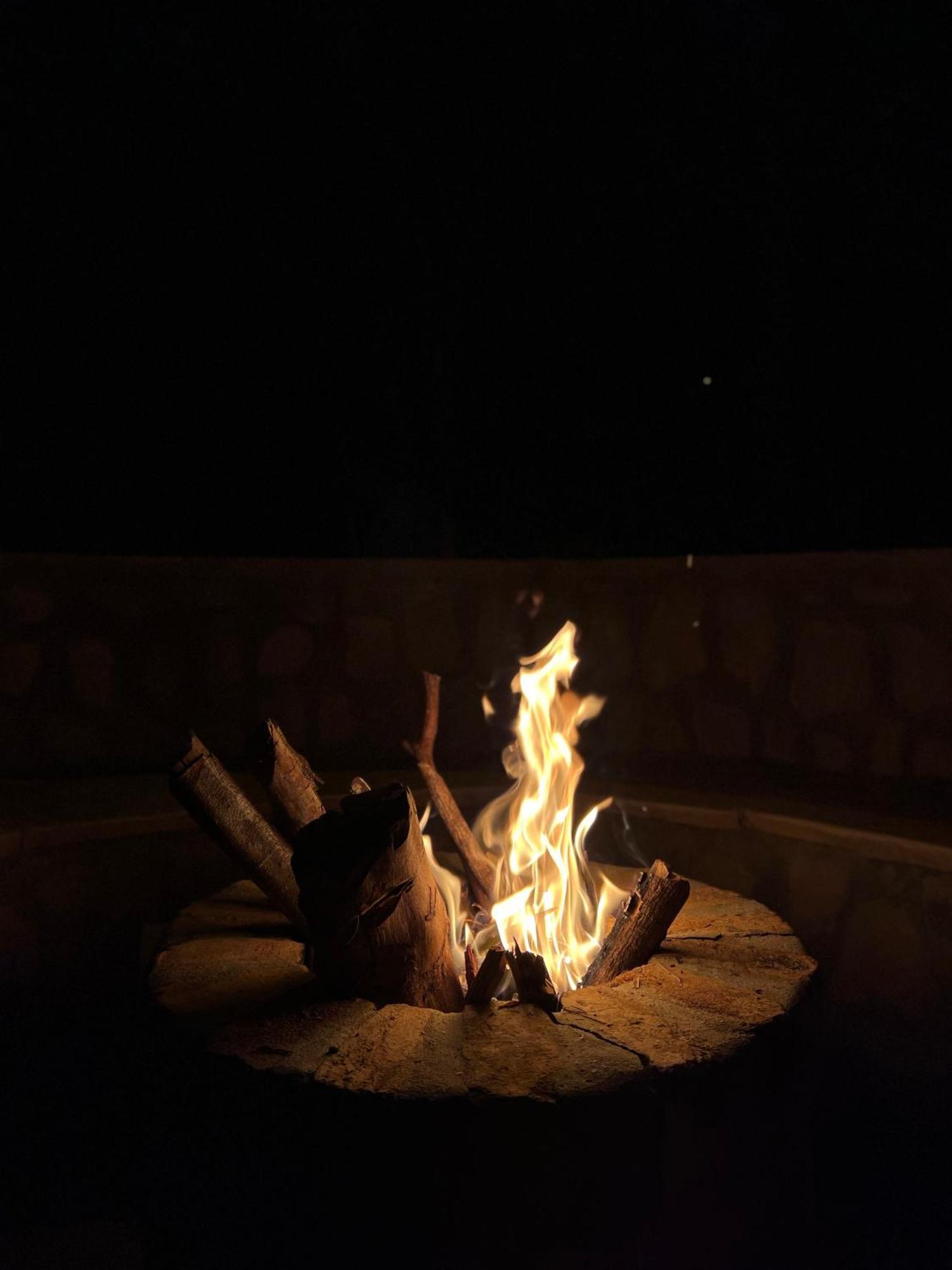 Lodge De *