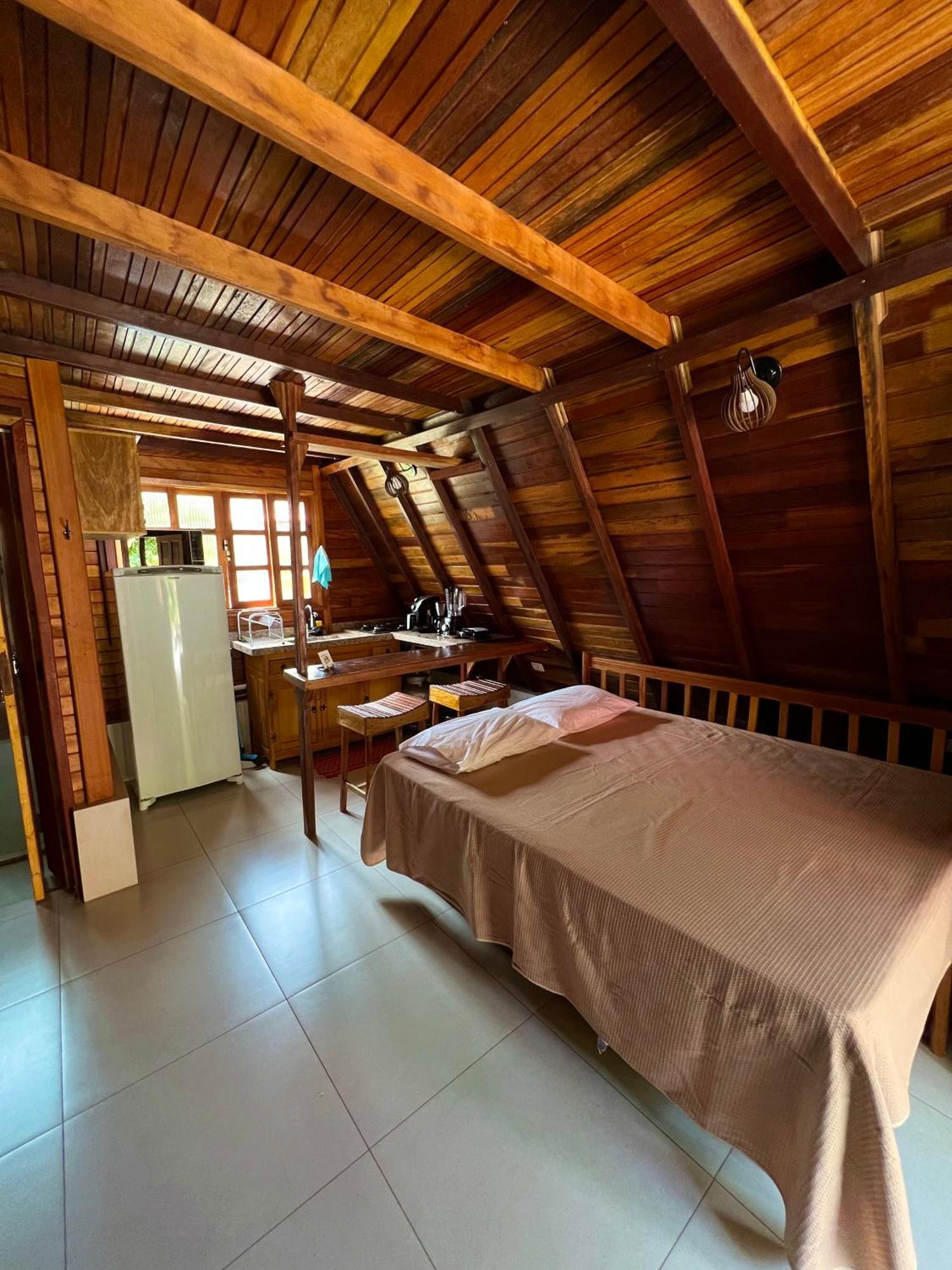 Lodge De *